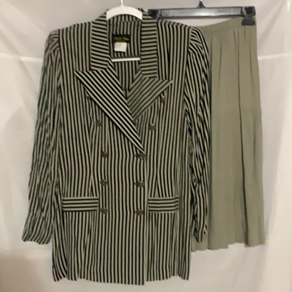Stuart Alan Black w/Sage Jacket & Sage Pleated Skirt, Size 8 MAKE AN OFFER!!! - Picture 1 of 11